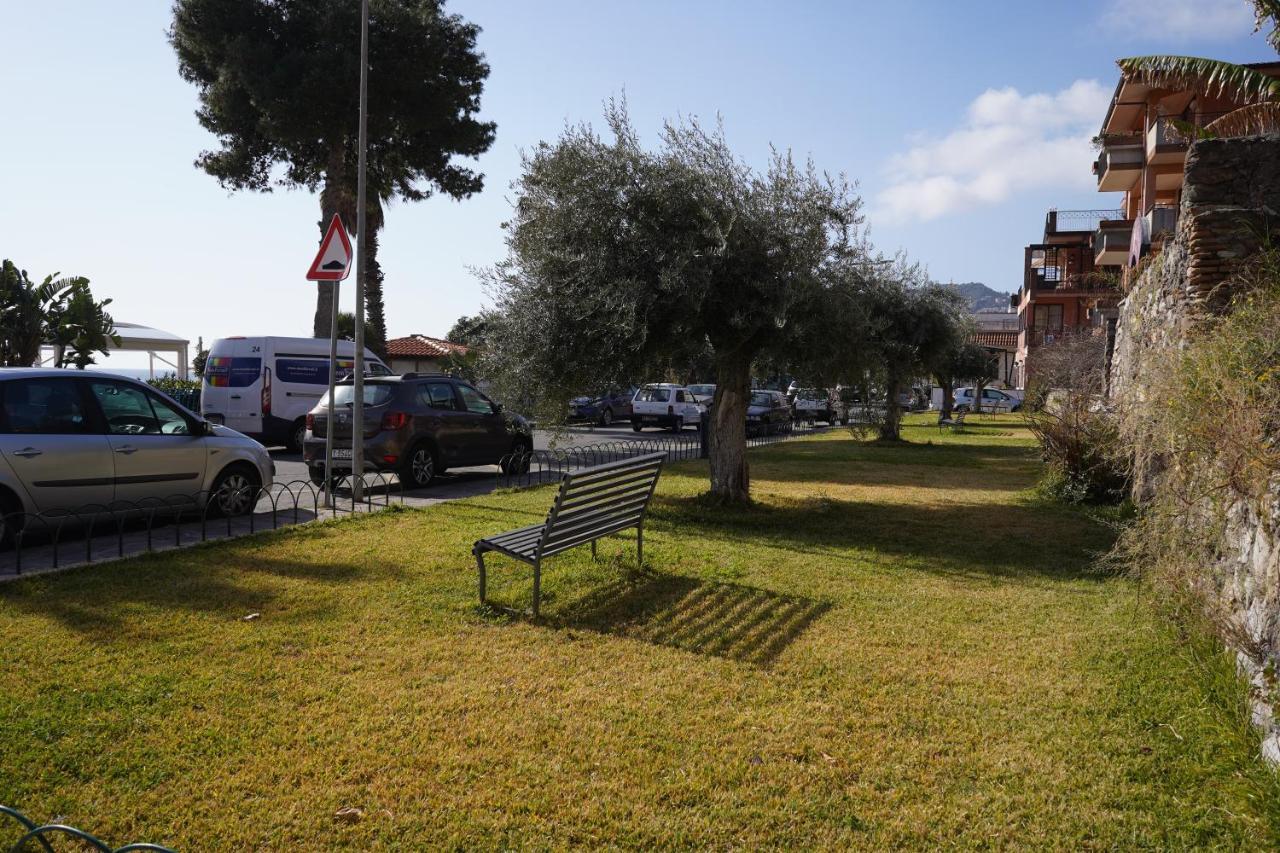 Vacanza Taormina Mare Mazzeo Eksteriør billede